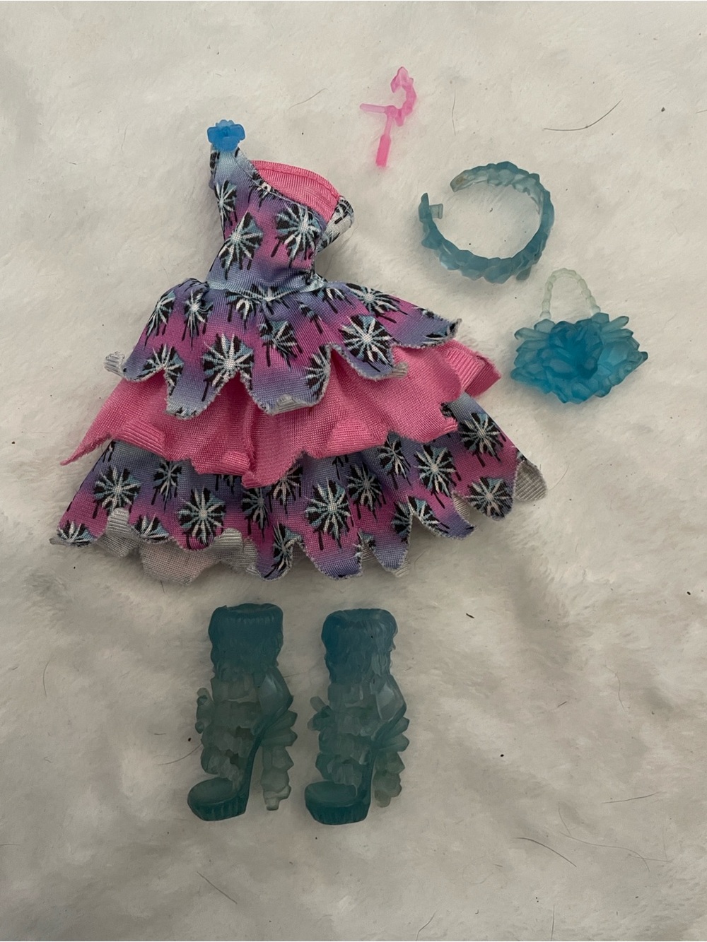 Picture Day Abbey Bominable G1 Doll - Picture 2 of 2